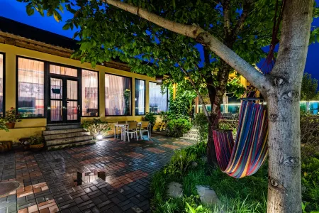 Flower Inn Hotel Отели рядом с достопримечательностью «Changping Duijiuyu Natural Scenic Resort»