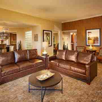 DoubleTree by Hilton Phoenix Mesa Rooms
