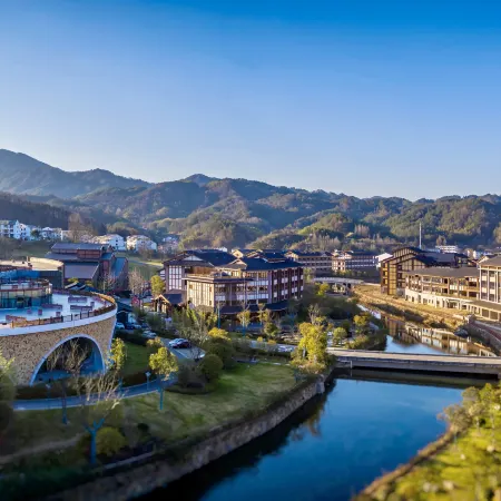 Dousha River Hot Spring Town Hotel