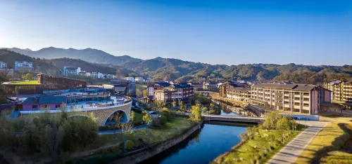 Dousha River Hot Spring Town Hotel