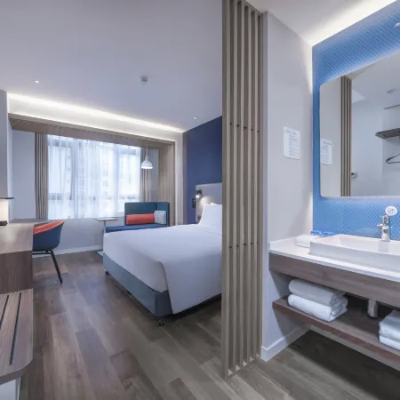 Holiday Inn Express Yangjiang City (Yuanyang Lake, Yangjiang Government)