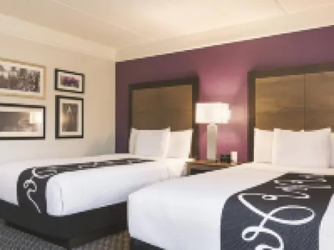 La Quinta Inn & Suites by Wyndham Atlanta Perimeter Medical Hotels in Fulton County