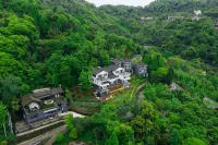 Dujiangyan Shili Mountain Jing Private Tang Hot Spring Resort Hotel (Qingchengshan Branch) - بار