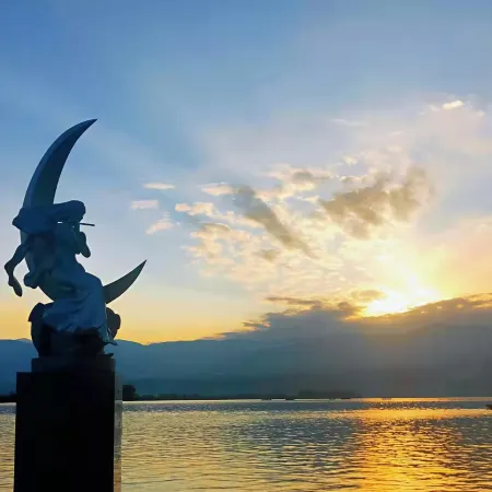 Yihai Resort Hotel (Xichang Qionghai Wetland Branch)