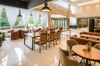 James Joyce Coffetel (Xinyang Xixian Longhu Huayi)