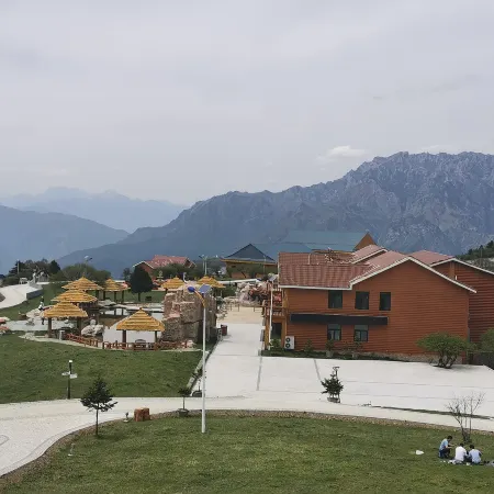 Zhouqu Laga Cloud Mountain Hotel