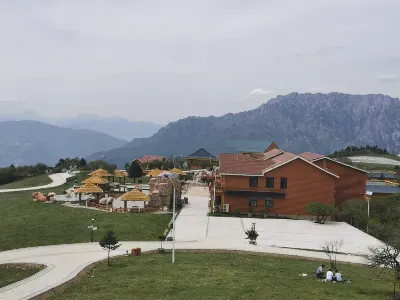 Zhouqu Laga Cloud Mountain Hotel