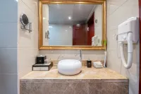 Oriental Pearl Hotel Hotels near Hanliang Mausoleum