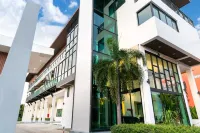 The Thames Pool Access Resort & Villa