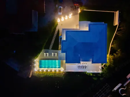 Qinyuan Lake View Pool Villa Отели рядом с достопримечательностью «Bacheng Yinhua Yijing Langman Huahai Theme Amusement Park»