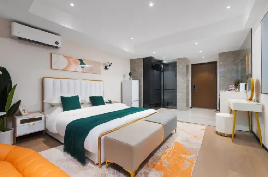 藍灣假日公寓（南京南站店）