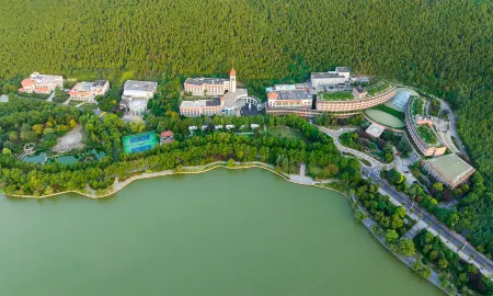 New Century Hotel Xuzhou Отели рядом с достопримечательностью «Jiangsu Union Technical Institute Xuzhou Finance and Economics Branch»