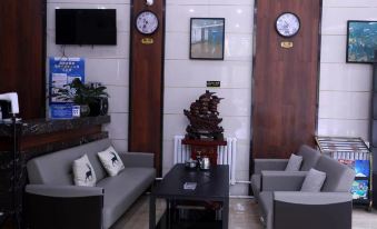 Home Inn Huaxuan Select Hotel (Qingdao Road Branch, Yangquan Development Zone)