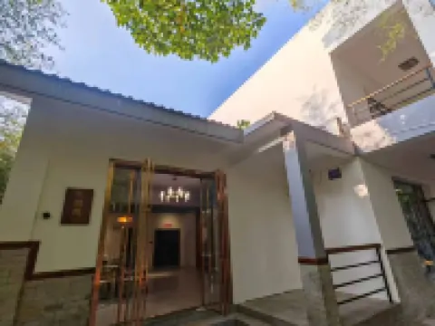 Weilan Jian · Yayan (Guiding Jinhaixueshan Yinzhai) Hotels in Guiding County