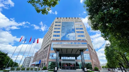 Saint Stone International Hotel Отели рядом с достопримечательностью «PRC Cradle Tourism Area»
