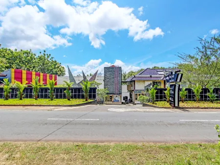 Collection O Gunung Kidul Near Baron Beach Formerly Orchid Hotel Отели рядом с достопримечательностью «Kukup Beach»