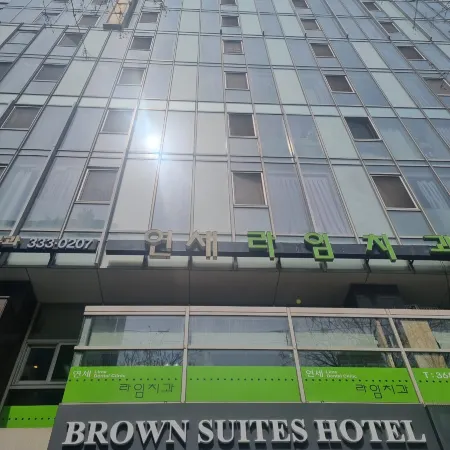 Brown Suites Hotel sinchon central Отели рядом с достопримечательностью «Мапхогу»