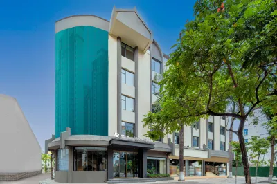 Mengjing Shangpin Hotel (Xishuangbanna Jinghong Poshuiguangchang Square)