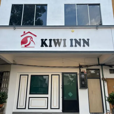 Kiwi Inn Отели рядом с достопримечательностью «Бирманский бассейн»