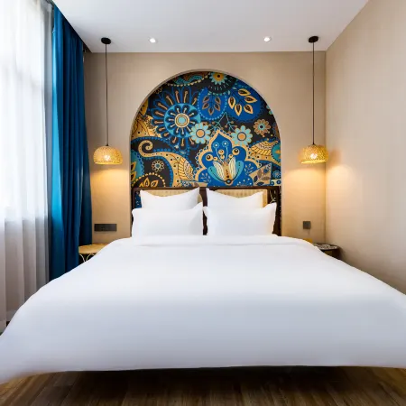 Shazhiyuan Light Luxury Homestay (Kumtag Desert Scenic Area)