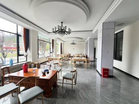 Cangwang Hotel Отели рядом с достопримечательностью «Zhaxigangcun»