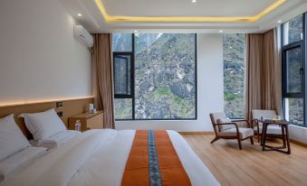 Tiger Leaping Gorge Lixia Mountain Residence Cliff Homestay