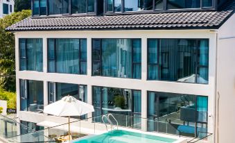 Zhoushan lvyun Bay Beach sunrise swimming pool holiday hostel