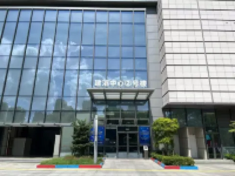 蔚徠·影院式·公寓（崑山高鐵南站天虹購物中心店） 酒店