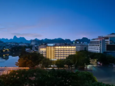 桂林象鼻山日月雙塔亞朵酒店 鄰近西城路步行街（中山中路店）的酒店