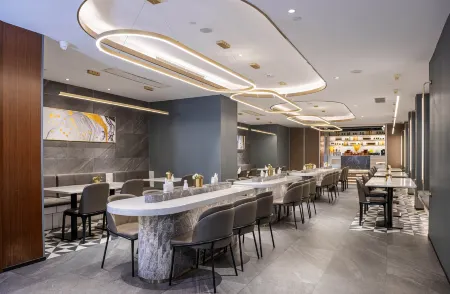 Elong R.YUN Hotel (Wuhan Hankou Railway Station Subway Station) Отели рядом с достопримечательностью «Wuhan University of Light Industry (Huanhu Middle Road)»