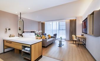 Homeinn Plus Hotel (Aksu Jiefangbei Road Airport)