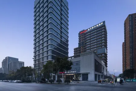 Hampton by Hilton Wuhan Huashiyuan North Road Отели рядом с достопримечательностью «Wuhan Vocational College of Software and Engineering»