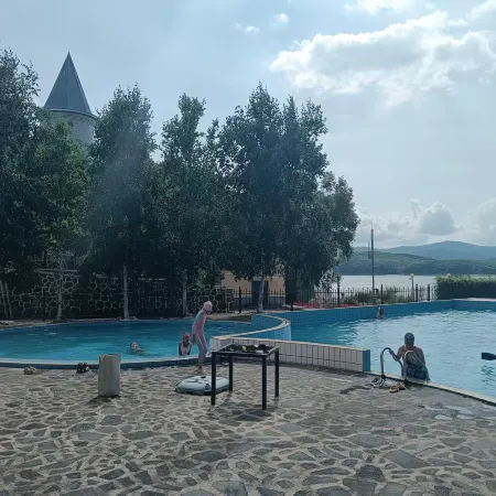 Lake Jingpo Baoyuewan Hotel (Lake Jingpo Scenic Area)