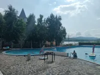 Lake Jingpo Baoyuewan Hotel (Lake Jingpo Scenic Area) - ที่มีสระว่ายน้ำ