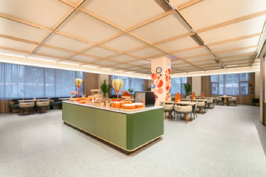 Orange Hotel (Foshan Pingzhou Yingyue Lake Huanyu City) Отели рядом с достопримечательностью «Nanhai No.1 Middle School Stadium»