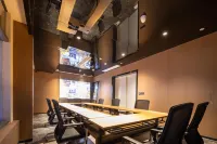 Bairan Private Hot Spring Smart Cinema Design Hotel (Xingyi Jushan Square Huijin Center)