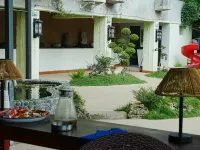 Leshan Zhenzhugang Business Hotel