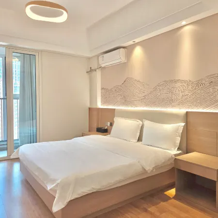 Ruize Prosperity Homestay (Laoshan MixC Stone Old Man Seaside Bathing Beach)