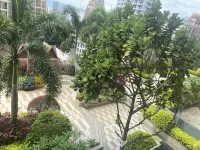 时屿彩江景美宿(告庄星光夜市店) Hotel di 