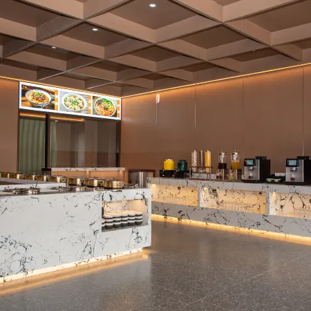 Rezen Huasheng Resort Hotel (Nalati Scenic Area)