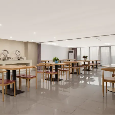 Non‑Fan Yunju Hotel (Shanghai Hongqiao Railway Station & National Exhibition and Convention Center)