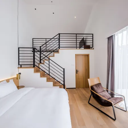 LingJu BNB(Disny Branch)