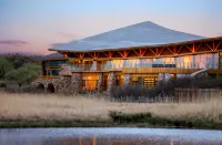 Zhenglan Banner Shangdu Lake Luxury Wilderness Hotel - parcheggio