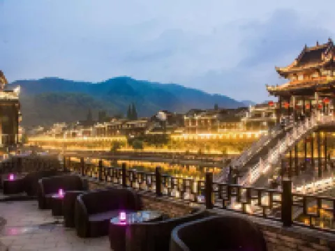 Muse Light Luxury River View Hostel Hotels in Fenghuang