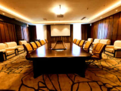 Maple Leaf Hotel Hotels in Yiliang