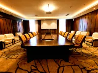 Maple Leaf Hotel Hotel di Yiliang