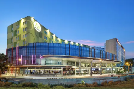 Zest Hotel Airport Jakarta Отели в г. Тангеранг