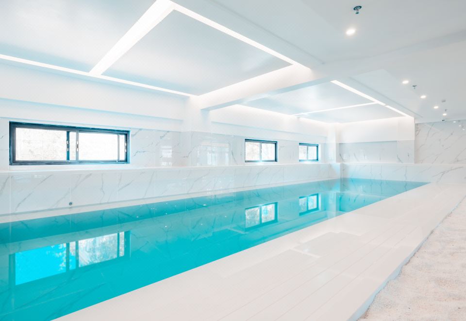 쿤밍 장예 리조트 호텔의 전지 호수 근처 풍경