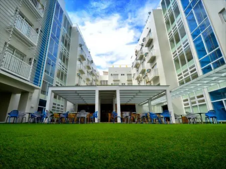 Azalea Hotels & Residences Boracay Отели рядом с достопримечательностью «Aqualife Divers Academy»