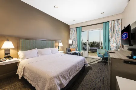 Hampton Inn Virginia Beach-Oceanfront North Отели рядом с достопримечательностью «Парк штата Ферст Ландинг»